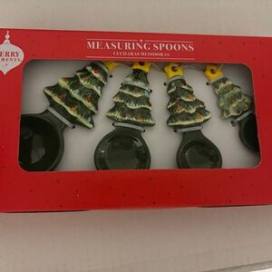 NWT Christmas tree ceramic  measuring spoons